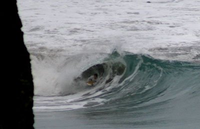 Bodyboarder piping at a left point break